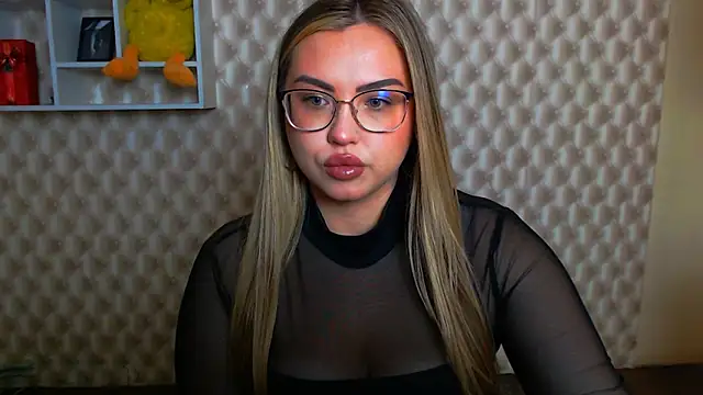 Snapshot of AminaSoul_ chatting on May 5, 2026, 6:38 am AminaSoul online show from May 5, 2026, 6:38 am