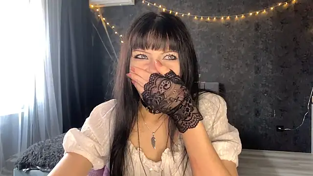 Snapshot of EmilyEmbears chatting on May 7, 2026, 5:44 am EmilyEmbears online show from May 7, 2026, 5:44 am
