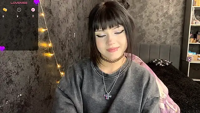 EmilyEmbears online show from June 30, 2026, 8:03 am