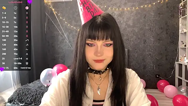 Snapshot of EmilyEmbears chatting on May 16, 2026, 7:18 am EmilyEmbears online show from May 16, 2026, 7:18 am