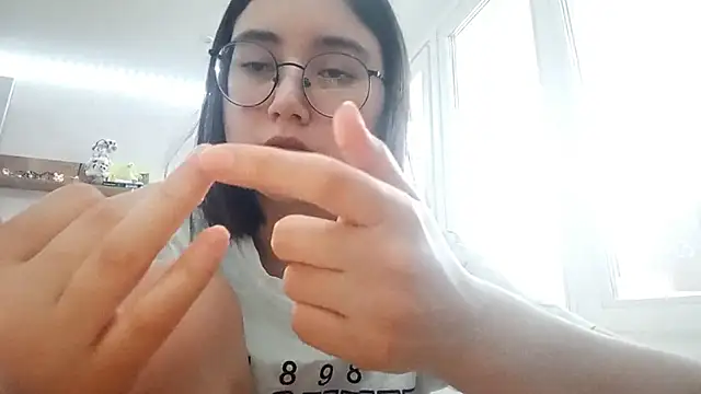 LezlieEllegood online show from April 3, 2026, 2:12 pm