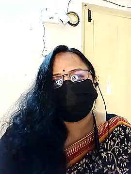 Snapshot of monisha_cam chatting on April 3, 2026, 8:32 am monisha cam online show from April 3, 2026, 8:32 am