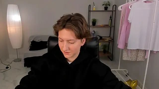 Klare Jinn online show from April 4, 2026, 1:17 pm