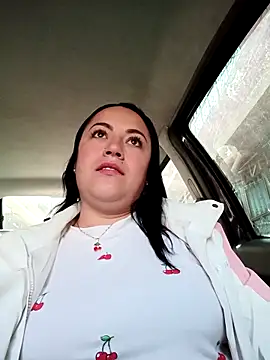 Snapshot of Lesli_26 chatting on April 4, 2026, 2:01 pm Lesli 26 online show from April 4, 2026, 2:01 pm