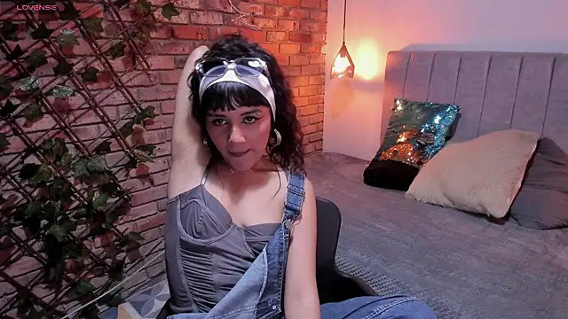 Hanna Clark   online show from May 5, 2026, 12:08 pm