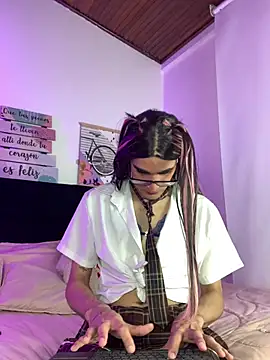 Alex evanss  online show from April 2, 2026, 7:42 pm