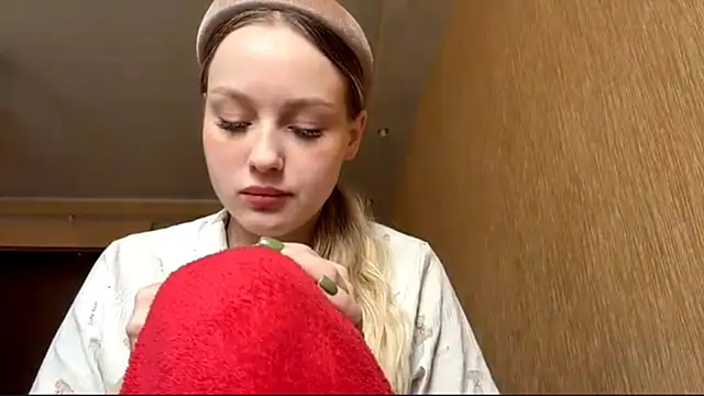 ElvieTribou online show from April 7, 2026, 8:16 am