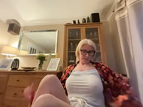 Snapshot of Laylaskyexx chatting on June 11, 2026, 9:01 pm Laylaskyexx online show from June 11, 2026, 9:01 pm