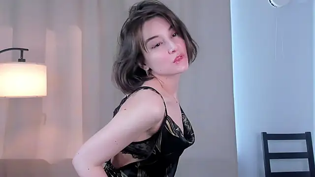 Snapshot of HeleneLeach chatting on April 2, 2026, 7:48 am HeleneLeach online show from April 2, 2026, 7:48 am