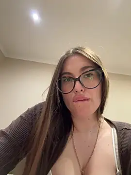 Lindasix online show from May 7, 2026, 7:06 pm