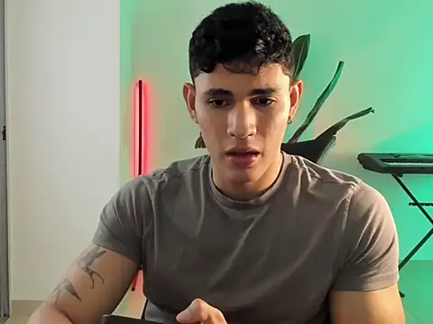 Snapshot of Massimo_Rinaldi chatting on April 10, 2026, 3:35 am Massimo Rinaldi online show from April 10, 2026, 3:35 am