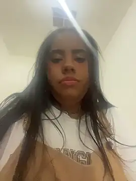 SiennaBel online show from April 21, 2026, 3:35 am