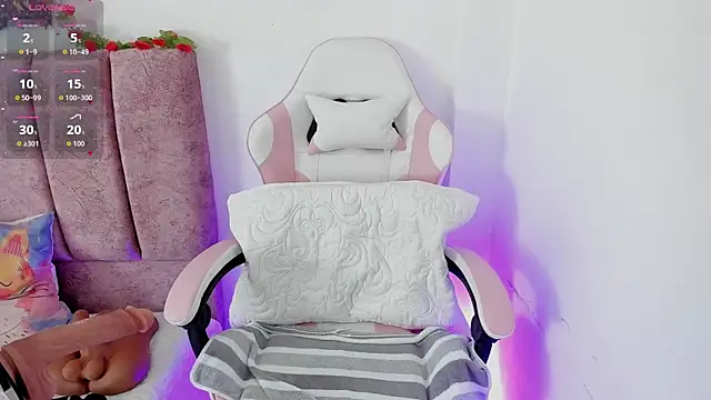 alisson boobs   online show from May 18, 2026, 10:36 pm