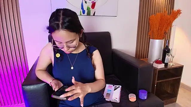 Snapshot of DaphneValucci chatting on May 1, 2026, 8:47 pm DaphneValucci online show from May 1, 2026, 8:47 pm