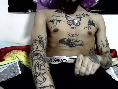 Ssanndro online show from April 3, 2026, 10:49 pm