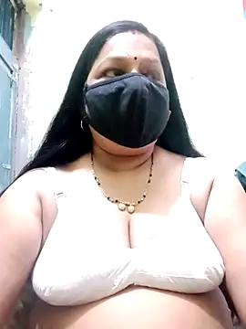 PINKI 024 online show from May 8, 2026, 5:55 am