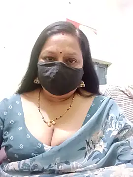 PINKI 024 online show from May 12, 2026, 5:04 am