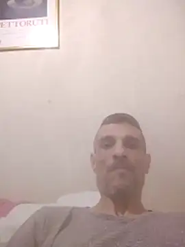 Snapshot of Guillelp chatting on June 11, 2026, 12:32 am Guillelp online show from June 11, 2026, 12:32 am