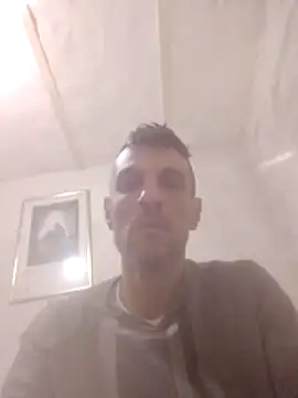 Snapshot of Guillelp chatting on June 13, 2026, 1:53 pm Guillelp online show from June 13, 2026, 1:53 pm