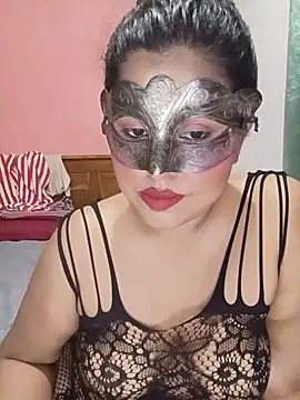 Maskedcurves online show from June 29, 2026, 3:01 pm