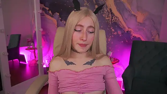 MelaniiePlay online show from May 5, 2026, 1:25 pm