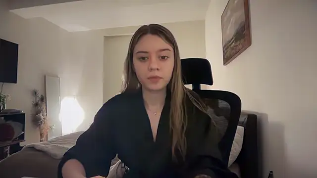 Snapshot of YasminLace chatting on May 8, 2026, 9:18 pm YasminLace online show from May 8, 2026, 9:18 pm