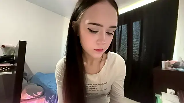 Snapshot of Adeline_star chatting on April 17, 2026, 8:39 am Adeline star online show from April 17, 2026, 8:39 am