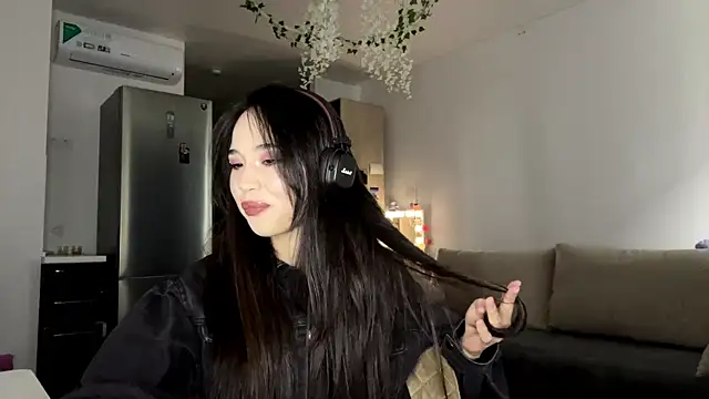 Snapshot of Elizabetswan chatting on April 14, 2026, 11:48 am Elizabetswan online show from April 14, 2026, 11:48 am