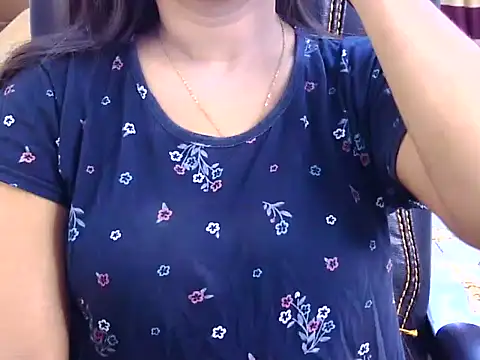 Snapshot of Noor_Zarin chatting on July 1, 2026, 11:27 pm Noor Zarin online show from July 1, 2026, 11:27 pm