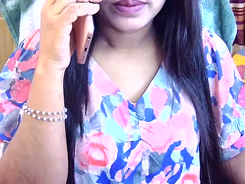 Snapshot of Noor_Zarin chatting on June 5, 2026, 6:02 pm Noor Zarin online show from June 5, 2026, 6:02 pm