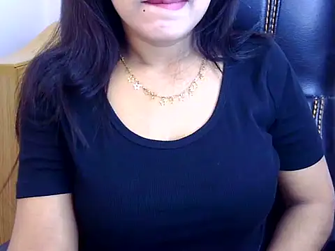 Snapshot of Noor_Zarin chatting on June 21, 2026, 6:14 pm Noor Zarin online show from June 21, 2026, 6:14 pm