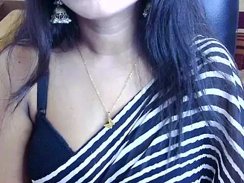 Snapshot of Noor_Zarin chatting on July 4, 2026, 9:19 pm Noor Zarin online show from July 4, 2026, 9:19 pm