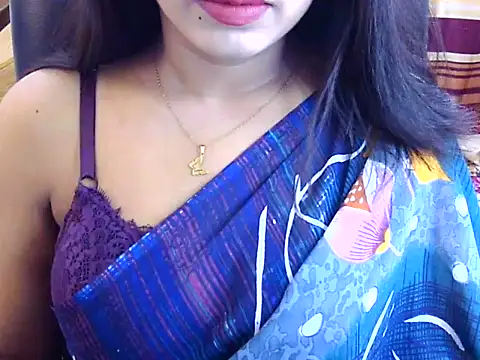 Snapshot of Noor_Zarin chatting on July 7, 2026, 6:44 pm Noor Zarin online show from July 7, 2026, 6:44 pm