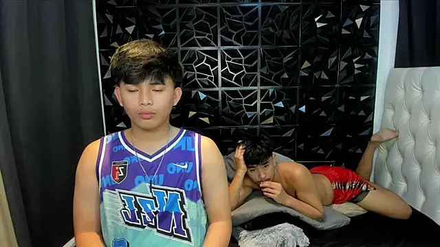 xloverbigcock online show from April 6, 2026, 6:20 pm