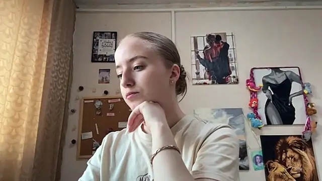 Snapshot of SabinaHaggen chatting on April 15, 2026, 2:32 pm SabinaHaggen online show from April 15, 2026, 2:32 pm