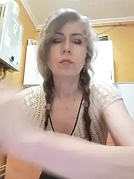 Snapshot of TaynaSecret chatting on May 13, 2026, 8:16 pm TaynaSecret online show from May 13, 2026, 8:16 pm