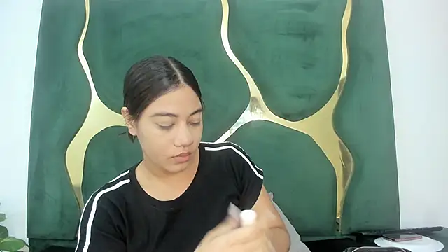 Daphne cuteht online show from May 7, 2026, 8:34 pm