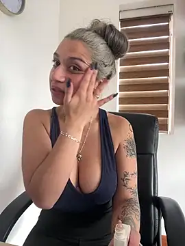 Isabella varella- online show from May 26, 2026, 1:42 pm