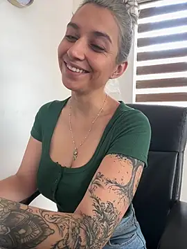 Isabella varella- online show from May 25, 2026, 1:43 pm
