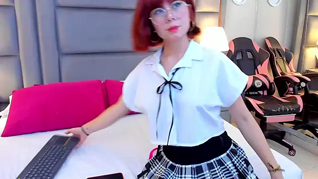 NahiaMendoza online show from June 21, 2026, 1:11 am