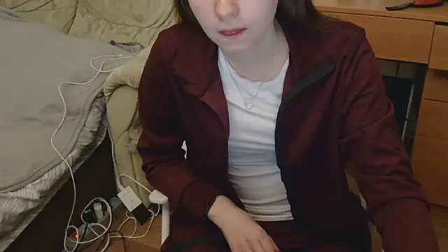 JessicaHolland1 online show from May 5, 2026, 7:50 pm