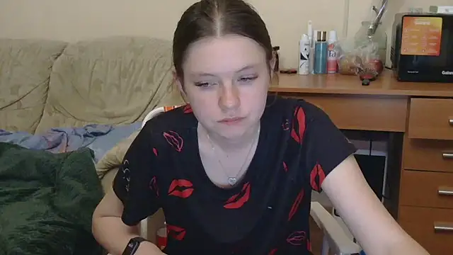 JessicaHolland1 online show from May 19, 2026, 7:10 pm
