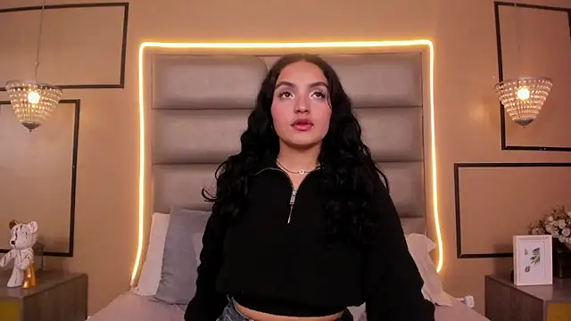 BIANCACOLLINNS online show from April 7, 2026, 8:10 pm