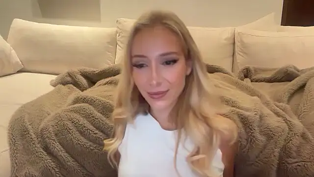 ambrefleurxx online show from May 6, 2026, 4:38 am