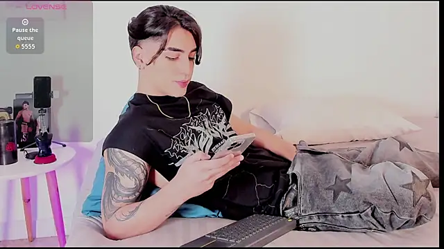 Thiago angel online show from April 22, 2026, 6:09 am