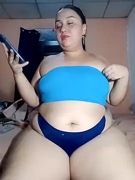 Marialae2735 online show from May 4, 2026, 11:29 pm