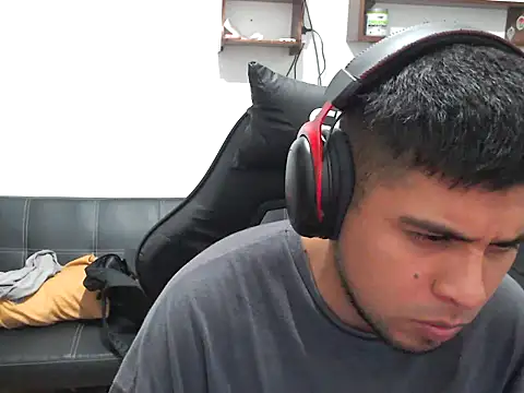 axellrz  online show from April 3, 2026, 11:38 am