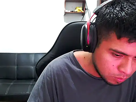 axellrz  online show from April 7, 2026, 2:35 am