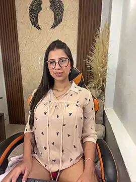 Snapshot of Atiena_ chatting on June 13, 2026, 7:56 pm Atiena online show from June 13, 2026, 7:56 pm