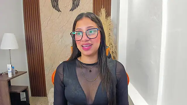 Snapshot of Atiena_ chatting on June 6, 2026, 7:52 pm Atiena online show from June 6, 2026, 7:52 pm